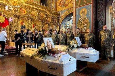 Прощання із загиблими внаслідок російської атаки Прощання із загиблими внаслідок російської атаки