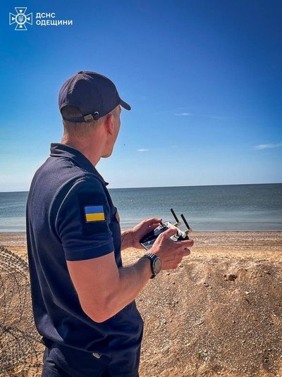 На Одещині третю добу шукають 10-річну дівчинку, яку віднесло у море На Одещині третю добу шукають 10-річну дівчинку, яку віднесло у море