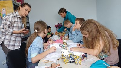11-річна переселенка з Бахмута вчиться знімати кіно на безкоштовних курсах у Малині 11-річна переселенка з Бахмута вчиться знімати кіно на безкоштовних курсах у Малині