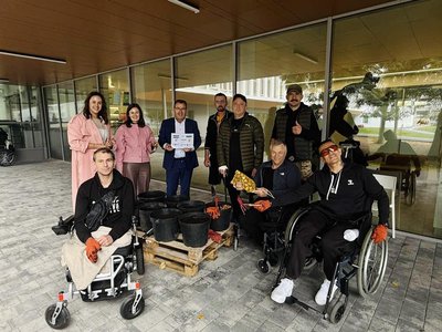 До висадки цибулин тюльпанів долучилися пацієнти реабілітаційного центру "Незламні" До висадки цибулин тюльпанів долучилися пацієнти реабілітаційного центру "Незламні"