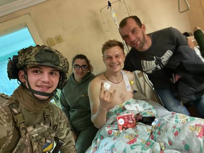 Три роки розлуки з братом: на "Ягодині" зустріли 16-річного хлопця, якого проти волі вивезли до Росії Три роки розлуки з братом: на "Ягодині" зустріли 16-річного хлопця, якого проти волі вивезли до Росії