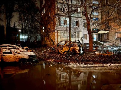 РФ масовано атакувала Дніпро: восьмеро людей поранені, пошкоджені понад 10 багатоповерхівок, заклади освіти, автомобілі РФ масовано атакувала Дніпро: восьмеро людей поранені, пошкоджені понад 10 багатоповерхівок, заклади освіти, автомобілі