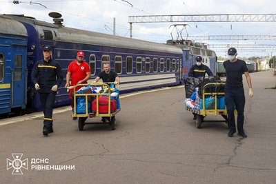 14 жителів Донеччини прибули на Рівненщину евакуаційним потягом 14 жителів Донеччини прибули на Рівненщину евакуаційним потягом