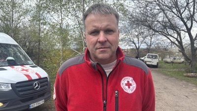 Логіст Харківської обласної організації "Червоний Хрест" Олександр Їжак Логіст Харківської обласної організації "Червоний Хрест" Олександр Їжак