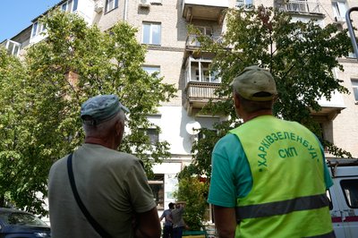 Комунальник після ракетного удару по центру Харкова, 6 серпня 2024 року Комунальник після ракетного удару по центру Харкова, 6 серпня 2024 року