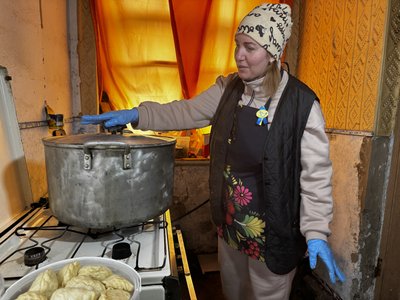 38 тисяч вареників: волонтерки із Зіньківської ТГ на Полтавщині готують для військових на фронт 38 тисяч вареників: волонтерки із Зіньківської ТГ на Полтавщині готують для військових на фронт
