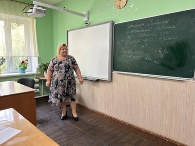 Зруйновані школи і життя в окупації: як на Полтавщині освоїлися дві вчительки із Донеччини Зруйновані школи і життя в окупації: як на Полтавщині освоїлися дві вчительки із Донеччини