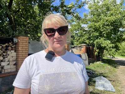 Наслідки удару російського безпілотника по Ромнах: пошкоджені будинки та автомобіль Наслідки удару російського безпілотника по Ромнах: пошкоджені будинки та автомобіль