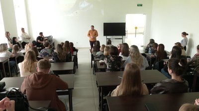 Фотоконкурс, присвячений пам'яті загиблого фотографа Максима Бурди, провели в Острозі на Рівненщині Фотоконкурс, присвячений пам'яті загиблого фотографа Максима Бурди, провели в Острозі на Рівненщині