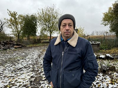 "Просто під хату прилетіло". Як виживає село у Юнаківській громаді на Сумщині поблизу кордону з Росією "Просто під хату прилетіло". Як виживає село у Юнаківській громаді на Сумщині поблизу кордону з Росією
