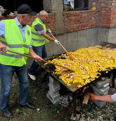 На Івано-Франківщині на благодійному ярмарку зібрали понад 105 тисяч гривень для допомоги армії На Івано-Франківщині на благодійному ярмарку зібрали понад 105 тисяч гривень для допомоги армії