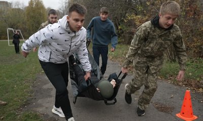 евакуація пораненого, медична підготовка