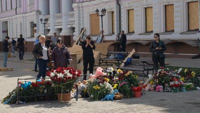 Росія завдала ракетного удару по центру Сум: понад 30 загиблих Росія завдала ракетного удару по центру Сум: понад 30 загиблих
