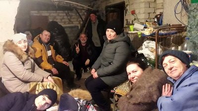 «Вони вилікують вас, а ви врятуєте їх»: історія родини з Луганщини, яка всиновила чотирьох дітей після загибелі сина «Вони вилікують вас, а ви врятуєте їх»: історія родини з Луганщини, яка всиновила чотирьох дітей після загибелі сина