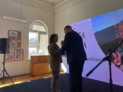 "Я там, де потрібно бути": у Черкасах нагородили жінок напередодні 8 Березня "Я там, де потрібно бути": у Черкасах нагородили жінок напередодні 8 Березня