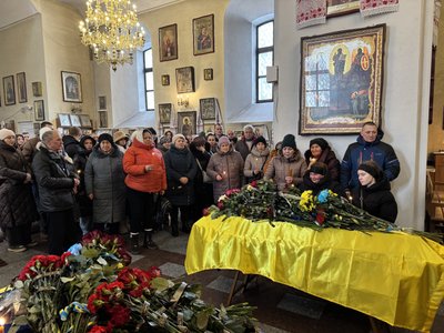 У Полтаві попрощались із воїнами Владислава Мірошніченко та Максимом Легарем
