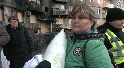 мешканці будинку на 15 квітня, наслідки російського обстрілу, тернопіль, 24 листопада 2025 мешканці будинку на 15 квітня, наслідки російського обстрілу, тернопіль, 24 листопада 2025
