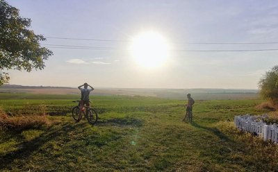 Працівники НПП «Подільські Товтри» на велосипедах досліджували місцевість у Жванецькій громаді