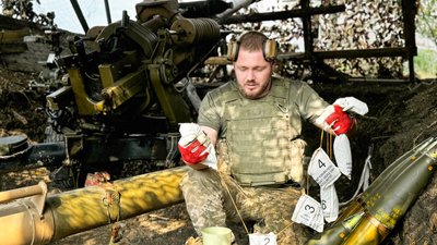 Британська гармата L119 військовослужбовці 79 ОДШБр військовослужбовець 79 ОДШБр Бєс Курахівський напрямок Донецька область Британська гармата L119 військовослужбовці 79 ОДШБр військовослужбовець 79 ОДШБр Бєс Курахівський напрямок Донецька область