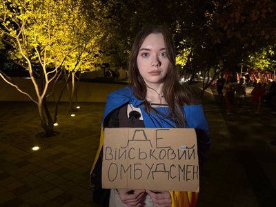 "Військові не раби!". У Дніпрі містяни вийшли на мітинг проти законопроєкту про відповідальність за СЗЧ "Військові не раби!". У Дніпрі містяни вийшли на мітинг проти законопроєкту про відповідальність за СЗЧ