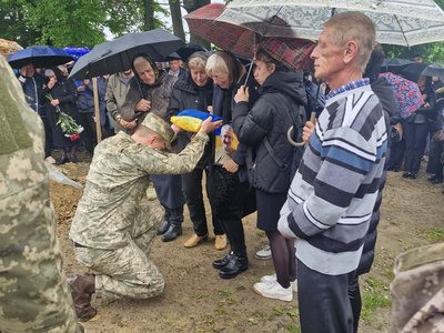 На Закарпатті попрощалися із захисником Андрієм Алексиком На Закарпатті попрощалися із захисником Андрієм Алексиком