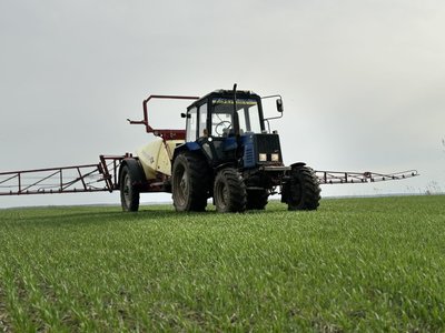 200 гектарів поля: двоє ченців монастиря на Рівненщині розпочали підготовку до посівної 200 гектарів поля: двоє ченців монастиря на Рівненщині розпочали підготовку до посівної