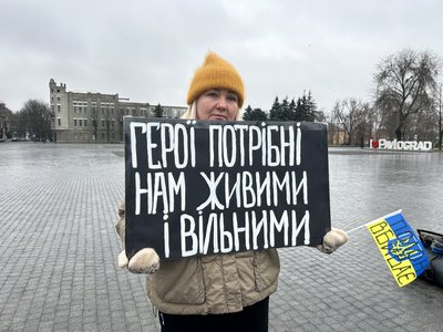 “Свято буде, коли мій коханий повернеться до мене”. На Дніпропетровщині пройшла акція на підтримку військовополонених “Свято буде, коли мій коханий повернеться до мене”. На Дніпропетровщині пройшла акція на підтримку військовополонених