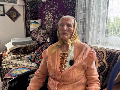На Стрийщині родина зберігає майже столітній вишитий тризуб, який вивезли до Сибіру На Стрийщині родина зберігає майже столітній вишитий тризуб, який вивезли до Сибіру