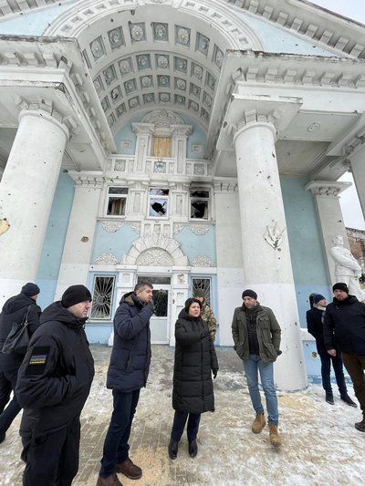 "Найболючіше видовище — хрести за городами". Прем'єрка Молдови приїхала у Київ і відвідала Бучу та Ірпінь