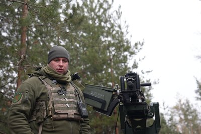 Боєць на псевдо "Махно" боронить Україну на півночі Харківської області Боєць на псевдо "Махно" боронить Україну на півночі Харківської області