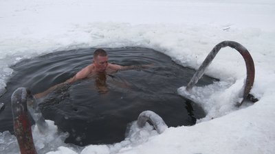 "Прийшов скупався — як на світ народився": що кажуть рівняни про занурення в ополонку на Басовому Куті "Прийшов скупався — як на світ народився": що кажуть рівняни про занурення в ополонку на Басовому Куті