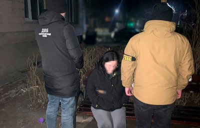Автобусами в Польщу за 20 тисяч доларів: подружжю з Луцька оголосили підозру в переправленні військовозобов'язаних Автобусами в Польщу за 20 тисяч доларів: подружжю з Луцька оголосили підозру в переправленні військовозобов'язаних