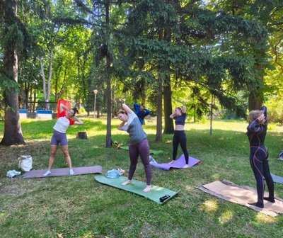 У Житомирі провели безкоштовне заняття з йоги просто неба: як це допомагає боротися зі стресом У Житомирі провели безкоштовне заняття з йоги просто неба: як це допомагає боротися зі стресом
