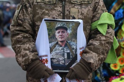 В Умані на Черкащині попрощалися із загиблим захисником В Умані на Черкащині попрощалися із загиблим захисником