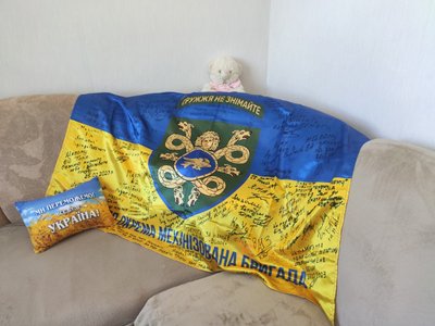 сергій крисак, борщів, ветеран зсу, прапор, подушка сергій крисак, борщів, ветеран зсу, прапор, подушка