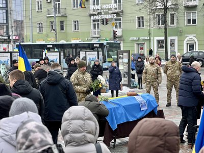 З військовим Дмитром Тарасевичем попрощалися у Рівному З військовим Дмитром Тарасевичем попрощалися у Рівному