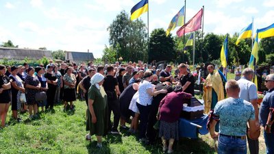 На Чернігівщині поховали захисників Олександра Рубана та Владислава Мастрюкова На Чернігівщині поховали захисників Олександра Рубана та Владислава Мастрюкова