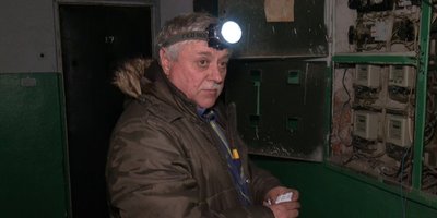 У Хмельницькому через пожежу у під’їзді евакуювали дитину: мешканці скаржаться на стан електрощитків У Хмельницькому через пожежу у під’їзді евакуювали дитину: мешканці скаржаться на стан електрощитків