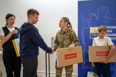 Житло для маріупольців, ремонти псля обстрілів та ноутбуки для школярів: що купували у серпні на Донеччині Житло для маріупольців, ремонти псля обстрілів та ноутбуки для школярів: що купували у серпні на Донеччині