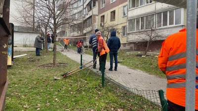 Атака РФ по Дніпру. Що відбувається на місці події