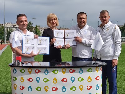 "Україно, вперед!": у Житомирі погасили нову поштову марку, присвячену футбольному чемпіонату "Україно, вперед!": у Житомирі погасили нову поштову марку, присвячену футбольному чемпіонату