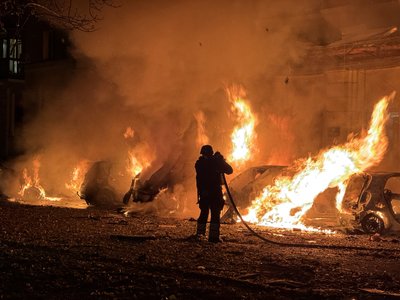 Пожежа у Харкові після влучання Пожежа у Харкові після влучання