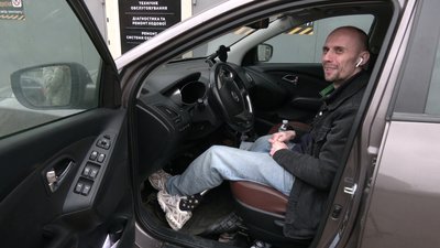 Ветеран Андрій Одаренко у переробленій для нього автівці Ветеран Андрій Одаренко у переробленій для нього автівці