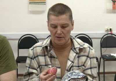 У Луцьку військові і їх рідні розписували великодні писанки У Луцьку військові і їх рідні розписували великодні писанки