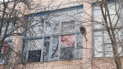Наслідки атак дронів: у кропивницькому центрі професійної освіти заміни потребують 118 вікон Наслідки атак дронів: у кропивницькому центрі професійної освіти заміни потребують 118 вікон