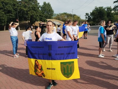 У Кропивницькому 200 містян долучилися до забігу "Шаную воїнів, біжу за героїв України" У Кропивницькому 200 містян долучилися до забігу "Шаную воїнів, біжу за героїв України"