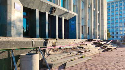 За понад 9 млн грн у Чернігові відремонтують сходи біля будівлі міського управління освіти За понад 9 млн грн у Чернігові відремонтують сходи біля будівлі міського управління освіти