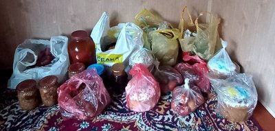 Кролевчанка Любов Пацюк шиє подушки та бурки для українських захисників Кролевчанка Любов Пацюк шиє подушки та бурки для українських захисників