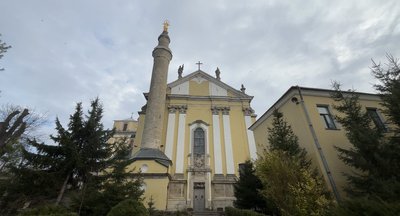 Надгробок Лаури Пшездецької розташований у кам'янець-подільському кафедральному костелі Святих Апостолів Петра і Павла