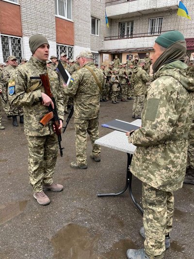 "Відчував бажання жити". Ветеран Назар Коваль про батьківство та службу у ЗСУ